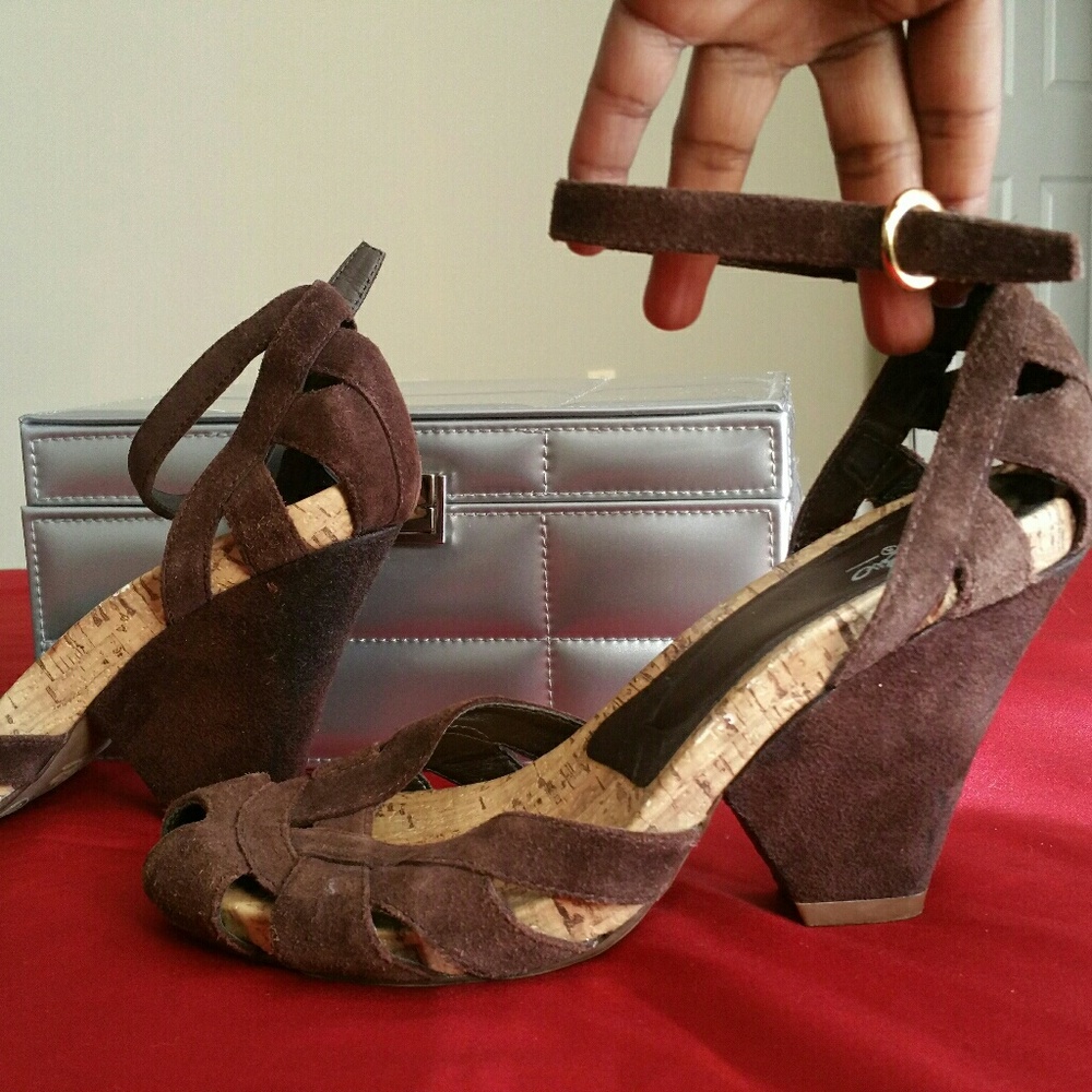 Corkscrew brown suede wedges